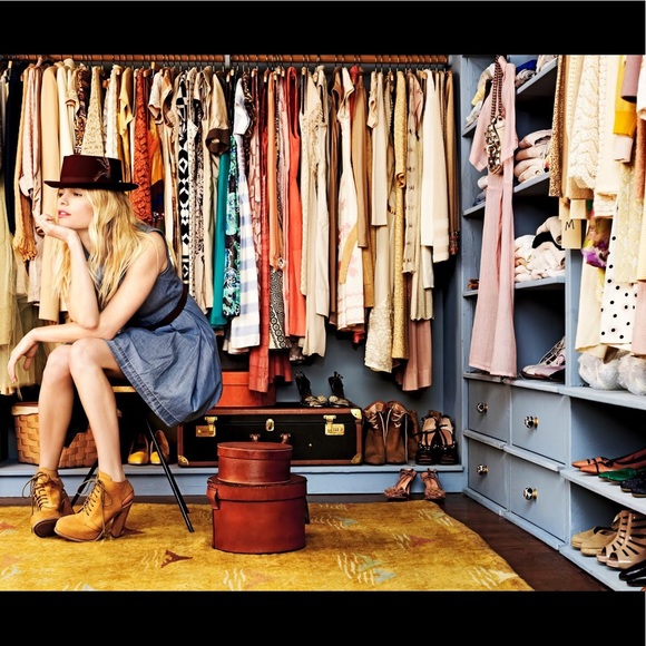 TEN ITEMS - 5 LBS - Like New / Excellent Condition / Brand Names ✨Mystery Box - Picture 1 of 1